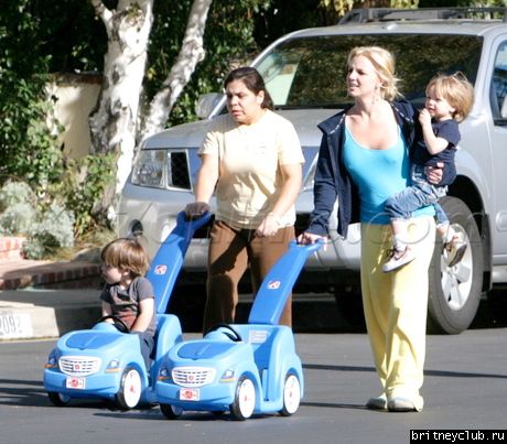 Бритни на прогулке с сыновьямиbspearskidsexclusive12_002.jpg(Бритни Спирс, Britney Spears)