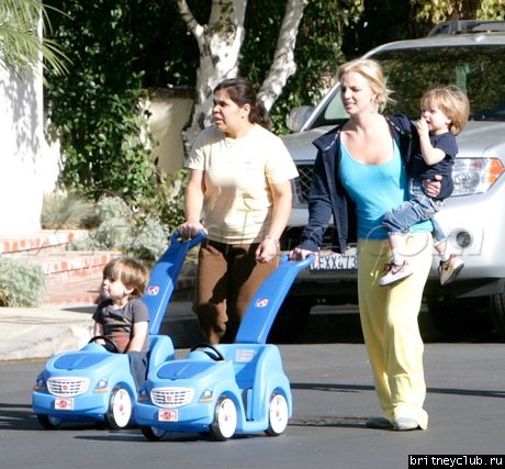Бритни на прогулке с сыновьямиbspearskidsexclusive12_003.jpg(Бритни Спирс, Britney Spears)