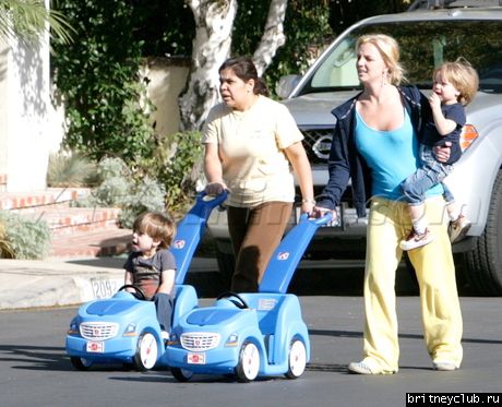 Бритни на прогулке с сыновьямиbspearskidsexclusive12_006.jpg(Бритни Спирс, Britney Spears)