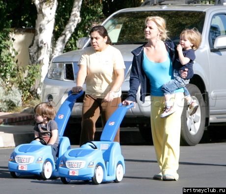 Бритни на прогулке с сыновьямиbspearskidsexclusive12_007.jpg(Бритни Спирс, Britney Spears)