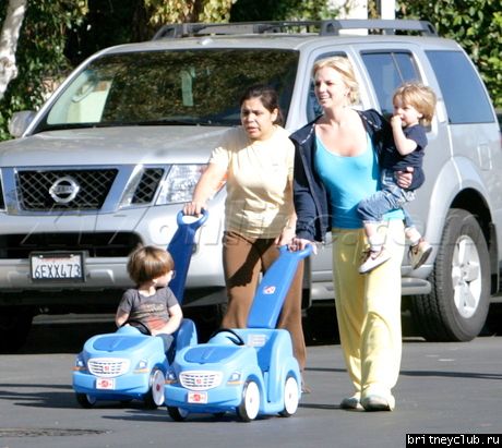 Бритни на прогулке с сыновьямиbspearskidsexclusive12_008.jpg(Бритни Спирс, Britney Spears)