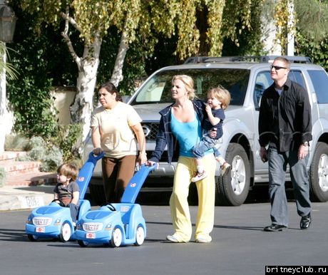 Бритни на прогулке с сыновьямиbspearskidsexclusive12_010.jpg(Бритни Спирс, Britney Spears)