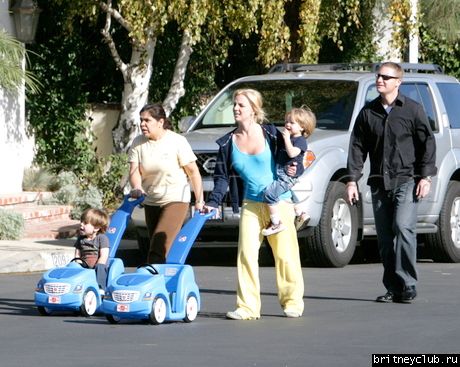Бритни на прогулке с сыновьямиbspearskidsexclusive12_011.jpg(Бритни Спирс, Britney Spears)