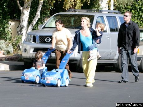 Бритни на прогулке с сыновьямиbspearskidsexclusive12_015.jpg(Бритни Спирс, Britney Spears)