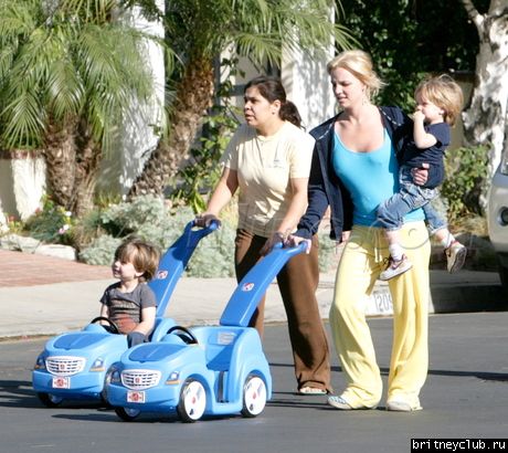 Бритни на прогулке с сыновьямиbspearskidsexclusive12_019.jpg(Бритни Спирс, Britney Spears)