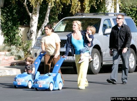 Бритни на прогулке с сыновьямиbspearskidsexclusive12_020.jpg(Бритни Спирс, Britney Spears)