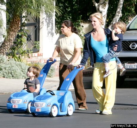 Бритни на прогулке с сыновьямиbspearskidsexclusive12_022.jpg(Бритни Спирс, Britney Spears)