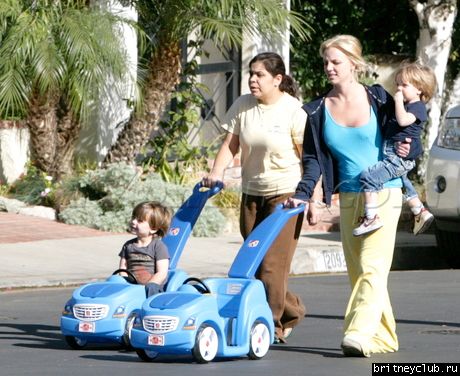 Бритни на прогулке с сыновьямиbspearskidsexclusive12_024.jpg(Бритни Спирс, Britney Spears)