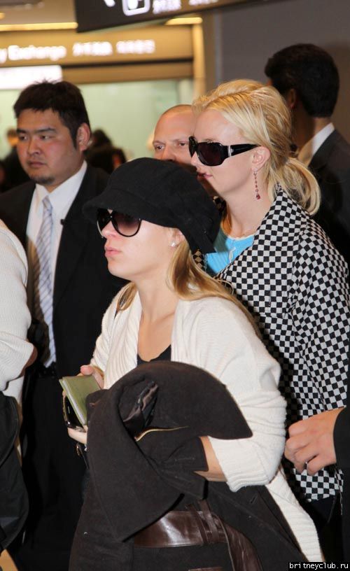 Бритни прилетела в Япониюbritney-spears-tokyo-12128-5.jpg(Бритни Спирс, Britney Spears)