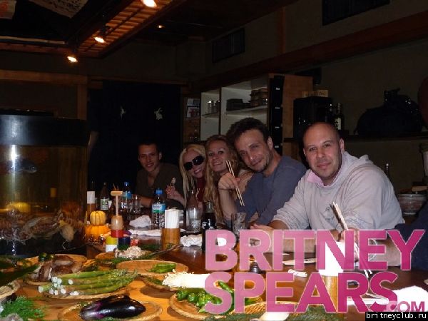 Бритни в Японииgallery_enlarged-britney-spears-japanese-food.jpg(Бритни Спирс, Britney Spears)