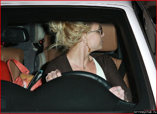Бритни покидает танцевальную студию после встречи с кастинг-директорамиfp_1750849_britney_spears_hits_the_road_.jpg(Бритни Спирс, Britney Spears)