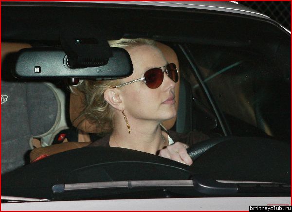 Бритни покидает танцевальную студию после встречи с кастинг-директорамиfp_1750873_britney_spears_hits_the_road_.jpg(Бритни Спирс, Britney Spears)