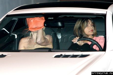 Бритни с мамой и братом покидают танцевальную студиюbspearsbrothermom011909_01.jpg(Бритни Спирс, Britney Spears)
