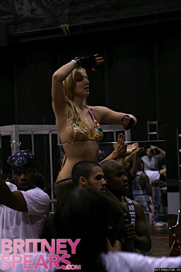 Новые фото с танцевальной репетиции Бритниgallery_enlarged-img_7339.jpg(Бритни Спирс, Britney Spears)