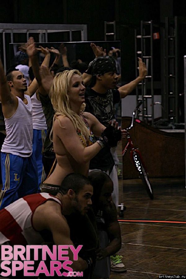 Новые фото с танцевальной репетиции Бритниgallery_enlarged-img_7356.jpg(Бритни Спирс, Britney Spears)