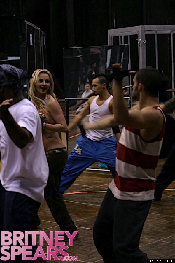 Новые фото с танцевальной репетиции Бритниgallery_enlarged-img_7358.jpg(Бритни Спирс, Britney Spears)