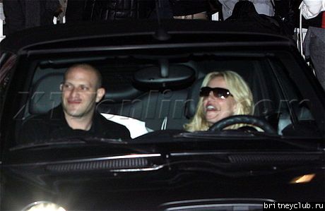 Бритни уезжает со съемочной площадки01.jpg(Бритни Спирс, Britney Spears)