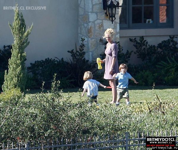 Бритни гуляет с сыновьями (HQ)01.jpg(Бритни Спирс, Britney Spears)