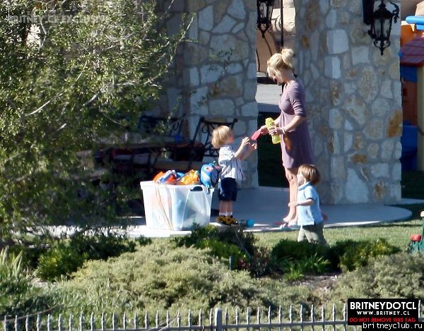 Бритни гуляет с сыновьями (HQ)02.jpg(Бритни Спирс, Britney Spears)