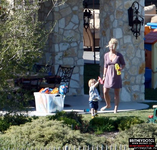 Бритни гуляет с сыновьями (HQ)03.jpg(Бритни Спирс, Britney Spears)