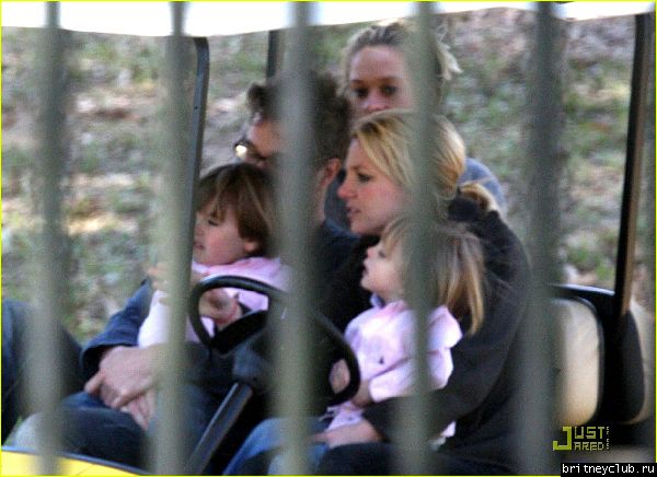 Бритни гуляет с детьми09.jpg(Бритни Спирс, Britney Spears)