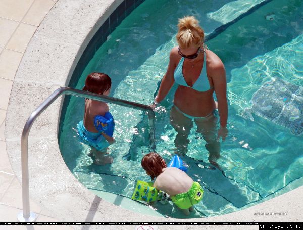 Бритни проводит время с детьми на свежем воздухе22.jpg(Бритни Спирс, Britney Spears)