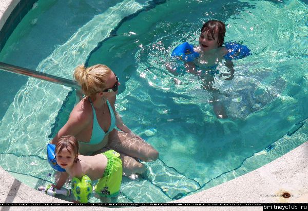 Бритни проводит время с детьми на свежем воздухе24.jpg(Бритни Спирс, Britney Spears)