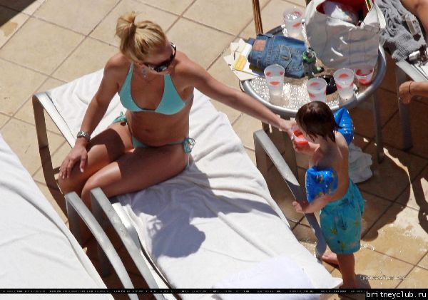 Бритни проводит время с детьми на свежем воздухе29.jpg(Бритни Спирс, Britney Spears)