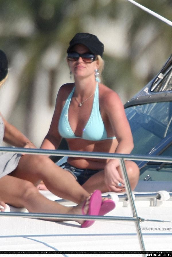 Бритни проводит время на яхте03.jpg(Бритни Спирс, Britney Spears)