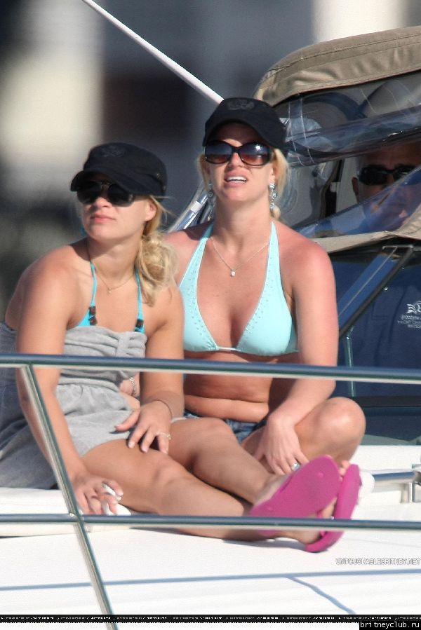 Бритни проводит время на яхте05.jpg(Бритни Спирс, Britney Spears)