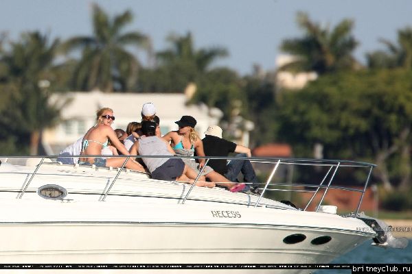 Бритни проводит время на яхте11.jpg(Бритни Спирс, Britney Spears)