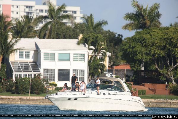 Бритни проводит время на яхте13.jpg(Бритни Спирс, Britney Spears)