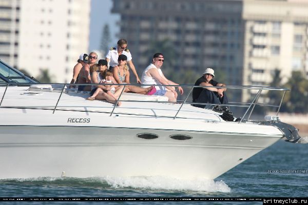 Бритни проводит время на яхте15.jpg(Бритни Спирс, Britney Spears)