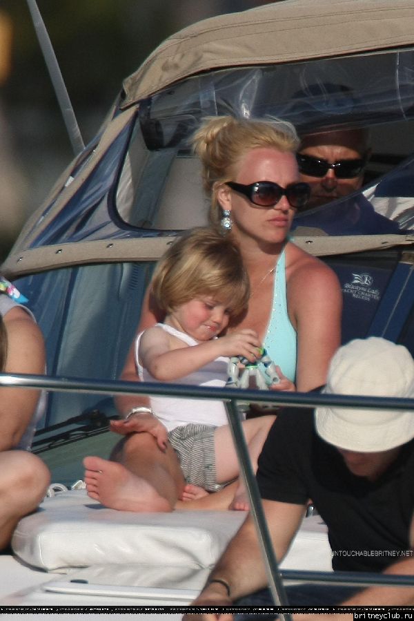 Бритни проводит время на яхте20.jpg(Бритни Спирс, Britney Spears)