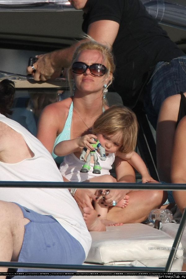 Бритни проводит время на яхте22.jpg(Бритни Спирс, Britney Spears)