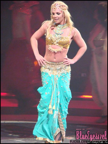 Фотографии с концерта Бритни в Торонто (Фото среднего качества)77.png(Бритни Спирс, Britney Spears)