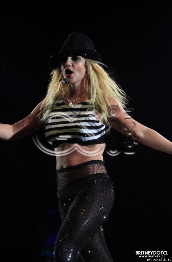 Фотографии с концерта Бритни в Лос-Анджелесе 16 апреля (Фото среднего качества)15.jpg(Бритни Спирс, Britney Spears)