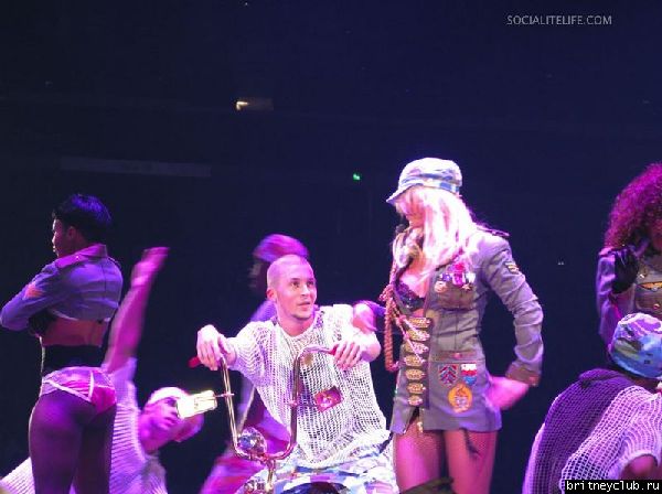 Фотографии с концерта Бритни в Лос-Анджелесе 17 апреля (Фото среднего качества)17.jpg(Бритни Спирс, Britney Spears)