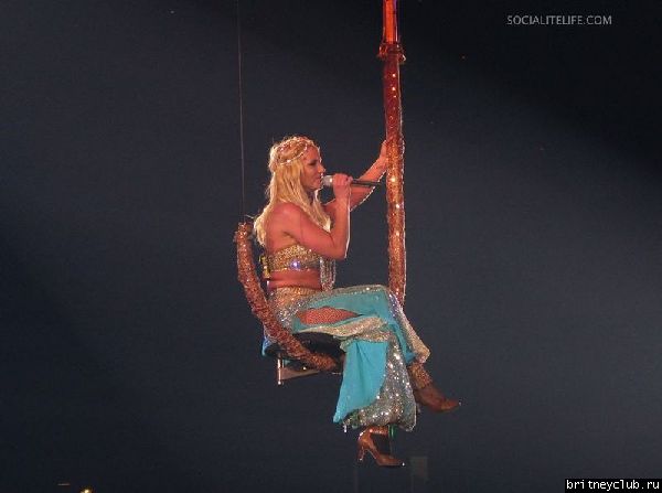 Фотографии с концерта Бритни в Лос-Анджелесе 17 апреля (Фото среднего качества)27.jpg(Бритни Спирс, Britney Spears)