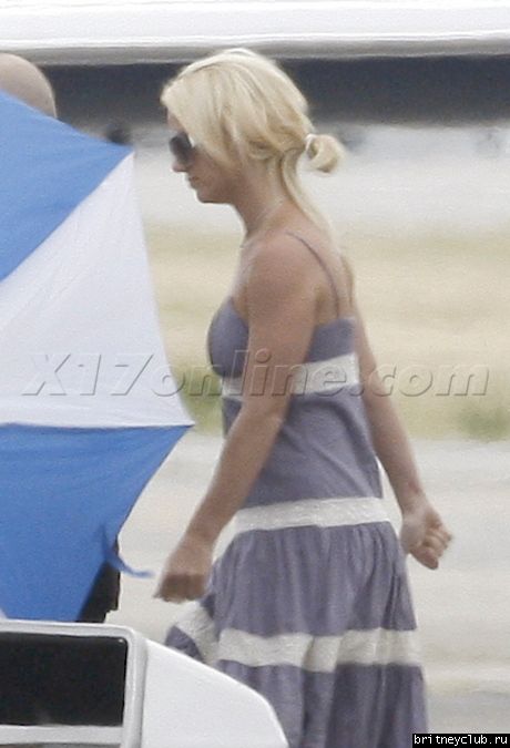 Бритни улетает из аэропорта Van Nuys04.jpg(Бритни Спирс, Britney Spears)