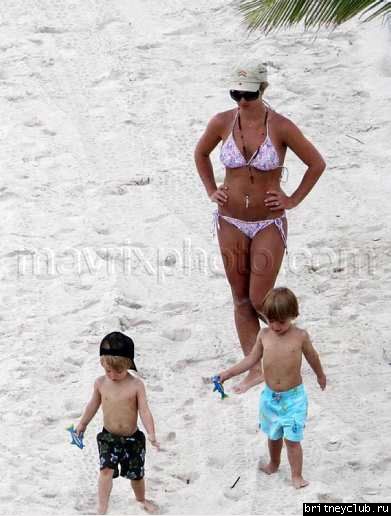 Бритни с детьми отдыхает на пляже009.jpg(Бритни Спирс, Britney Spears)