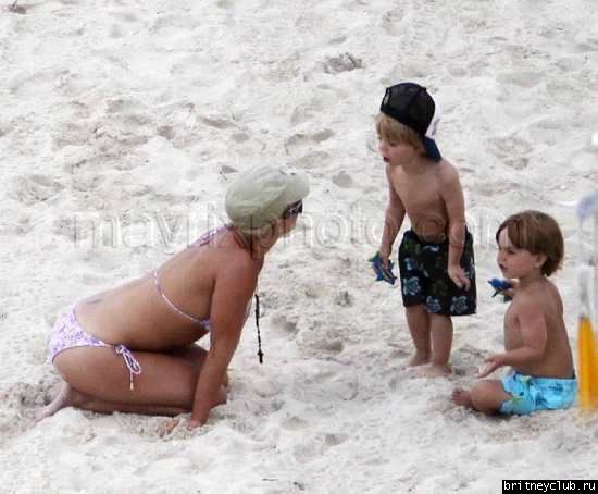 Бритни с детьми отдыхает на пляже027.jpg(Бритни Спирс, Britney Spears)