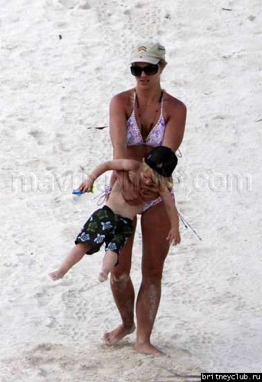 Бритни с детьми отдыхает на пляже033.jpg(Бритни Спирс, Britney Spears)