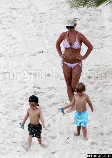 Бритни с детьми отдыхает на пляже035.jpg(Бритни Спирс, Britney Spears)