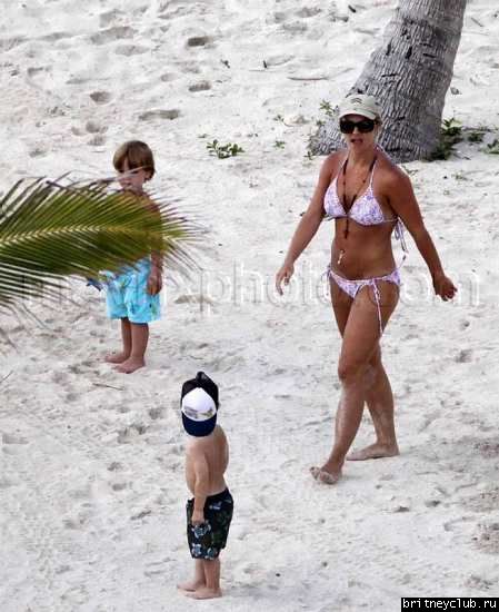 Бритни с детьми отдыхает на пляже036.jpg(Бритни Спирс, Britney Spears)