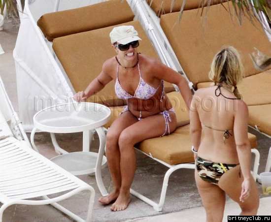 Бритни с детьми отдыхает на пляже096.jpg(Бритни Спирс, Britney Spears)