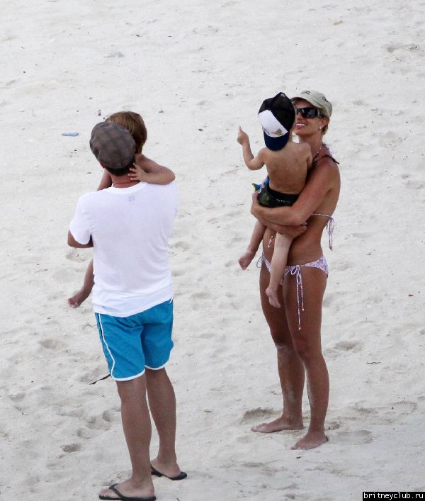 Бритни с детьми отдыхает на пляже112.jpg(Бритни Спирс, Britney Spears)
