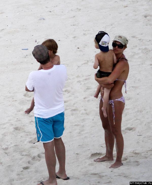 Бритни с детьми отдыхает на пляже114.jpg(Бритни Спирс, Britney Spears)