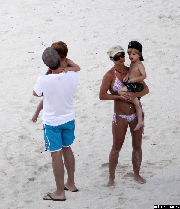 Бритни с детьми отдыхает на пляже119.jpg(Бритни Спирс, Britney Spears)