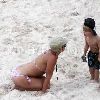 Бритни с детьми отдыхает на пляже
